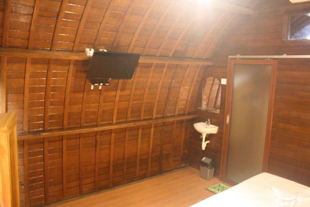 Lotus Bungalow Hotel Nusa Penida Exterior photo