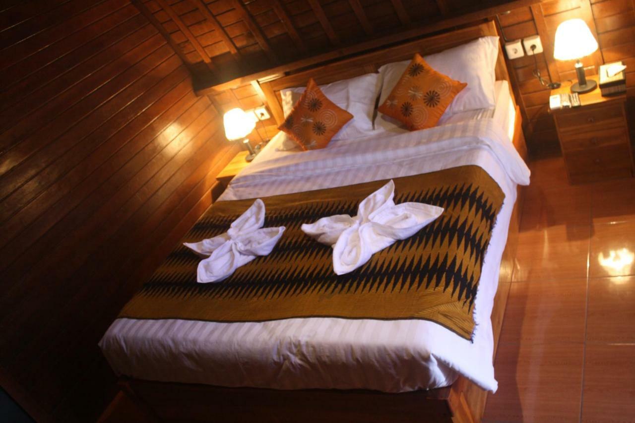 Lotus Bungalow Hotel Nusa Penida Exterior photo